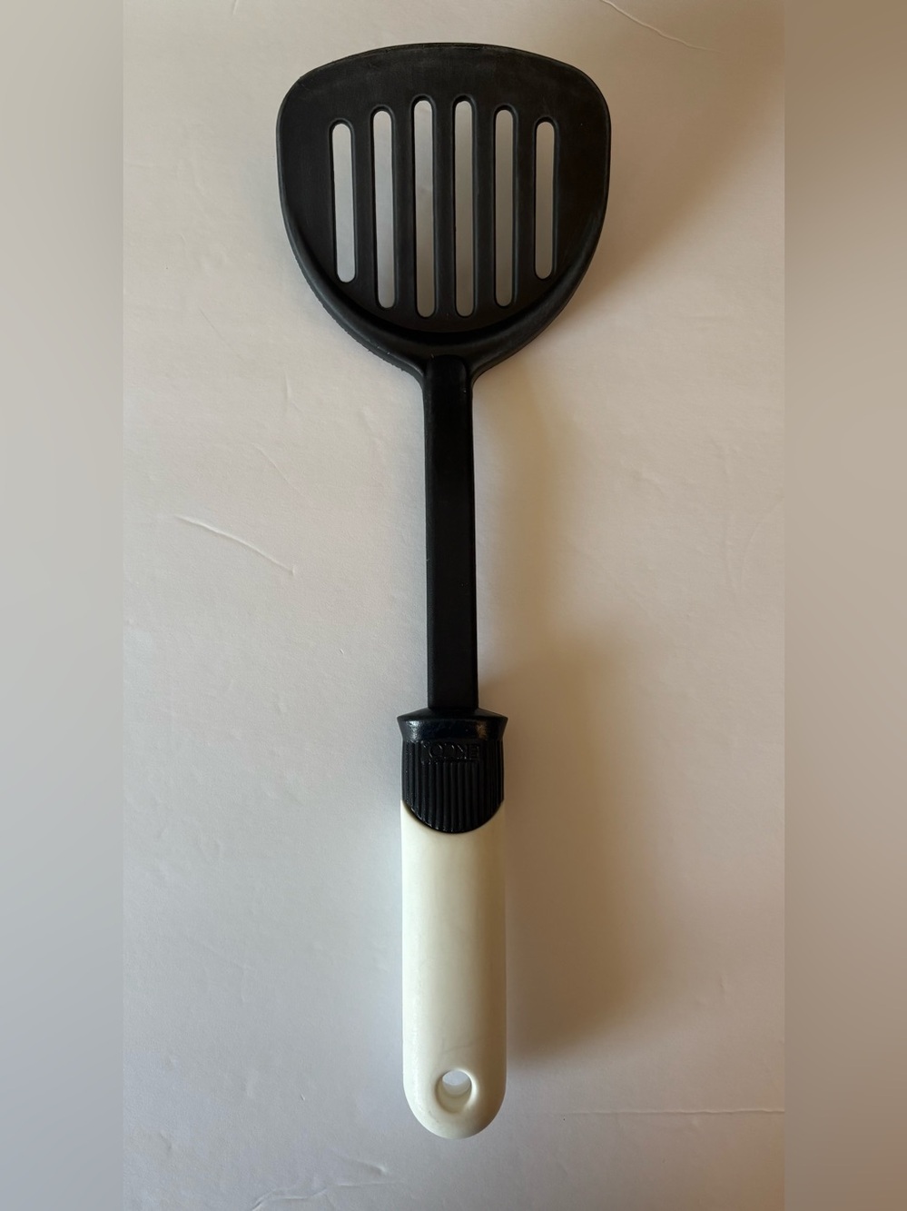 EKCO Slotted Spatula White Black Easy Grip